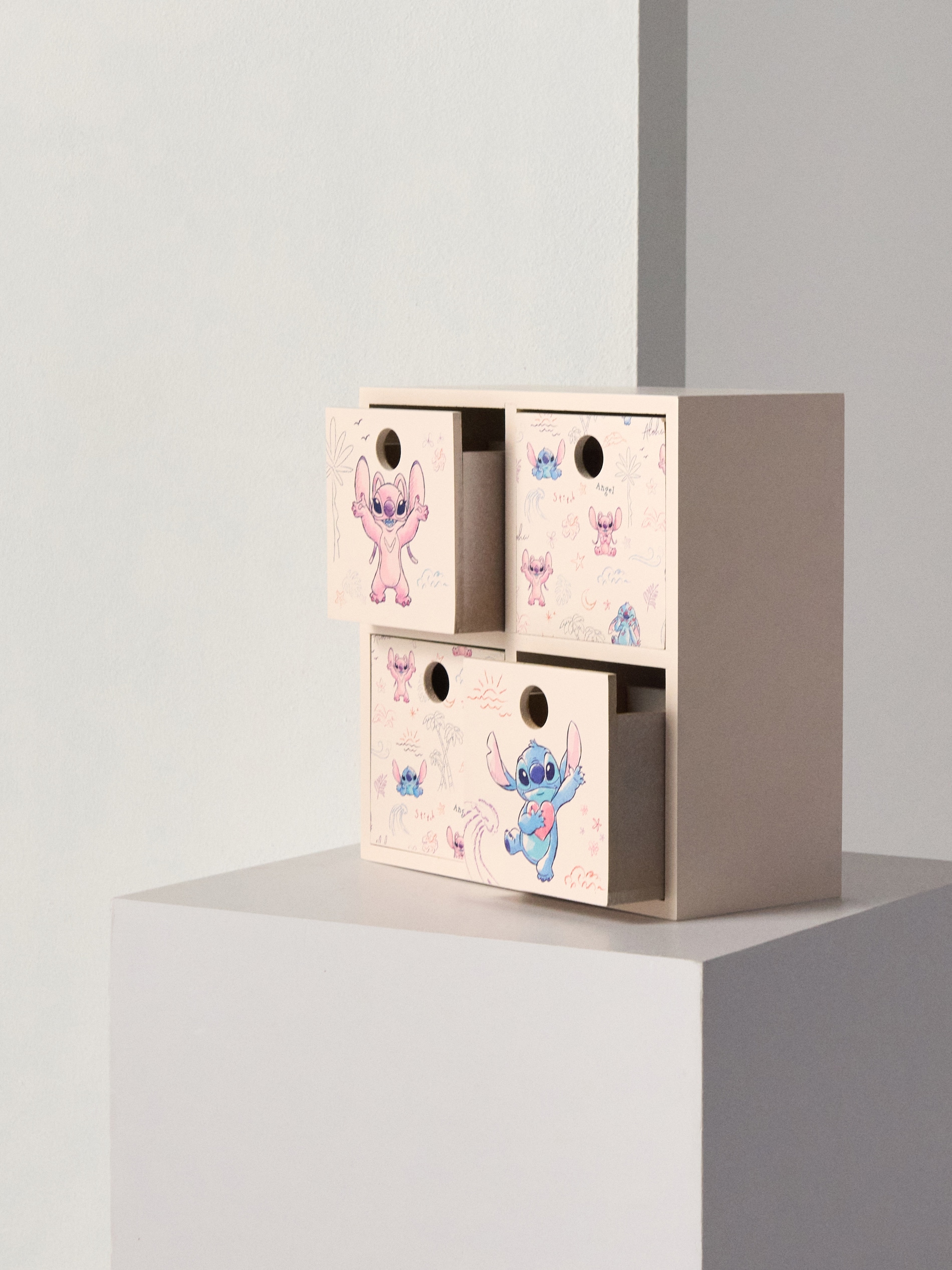 Szafka dziecięca z szufladkami Stitch