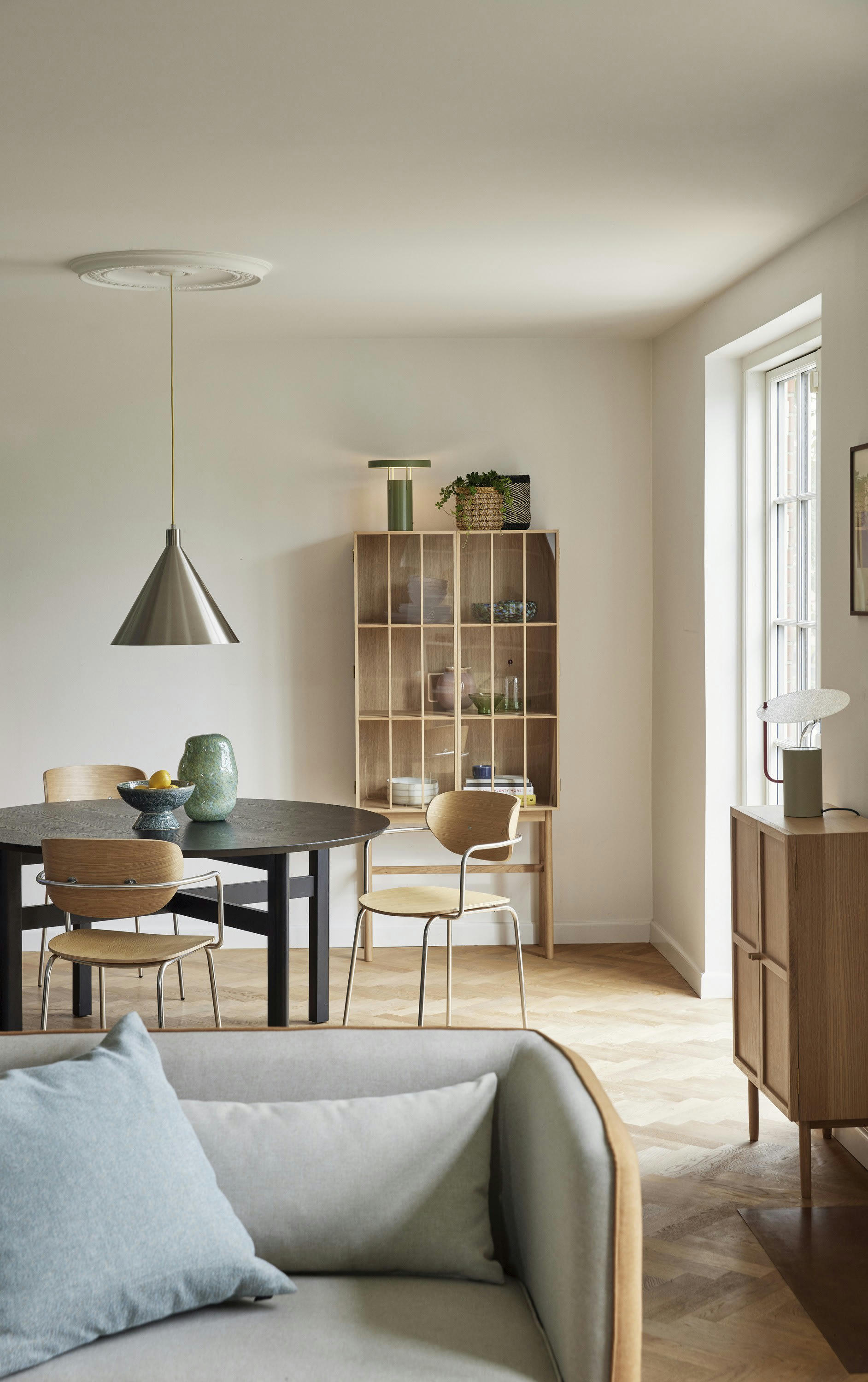 SHOJI - Armoire haute en bois beige