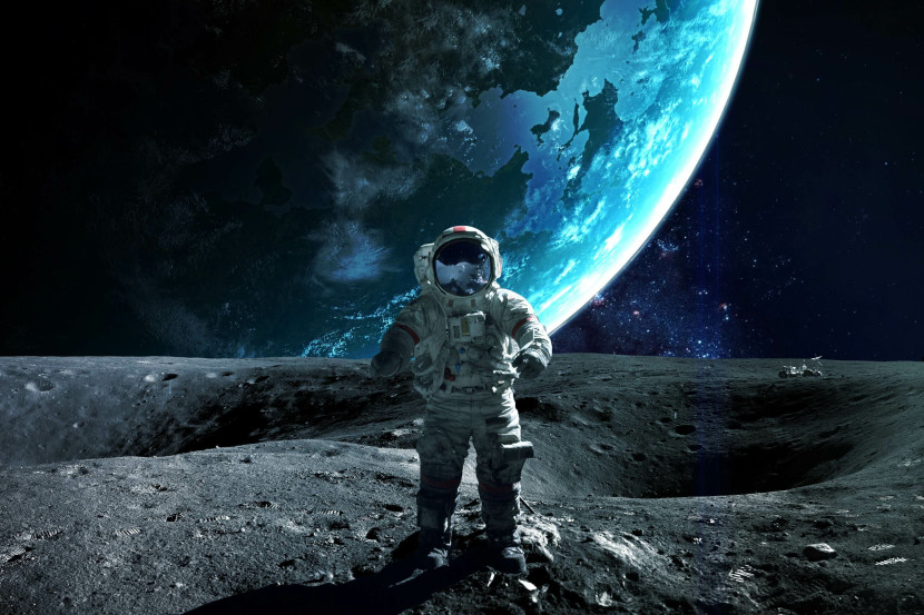 Fototapeta Młodzieżowa Astronauta na Księżycu 90x60cm