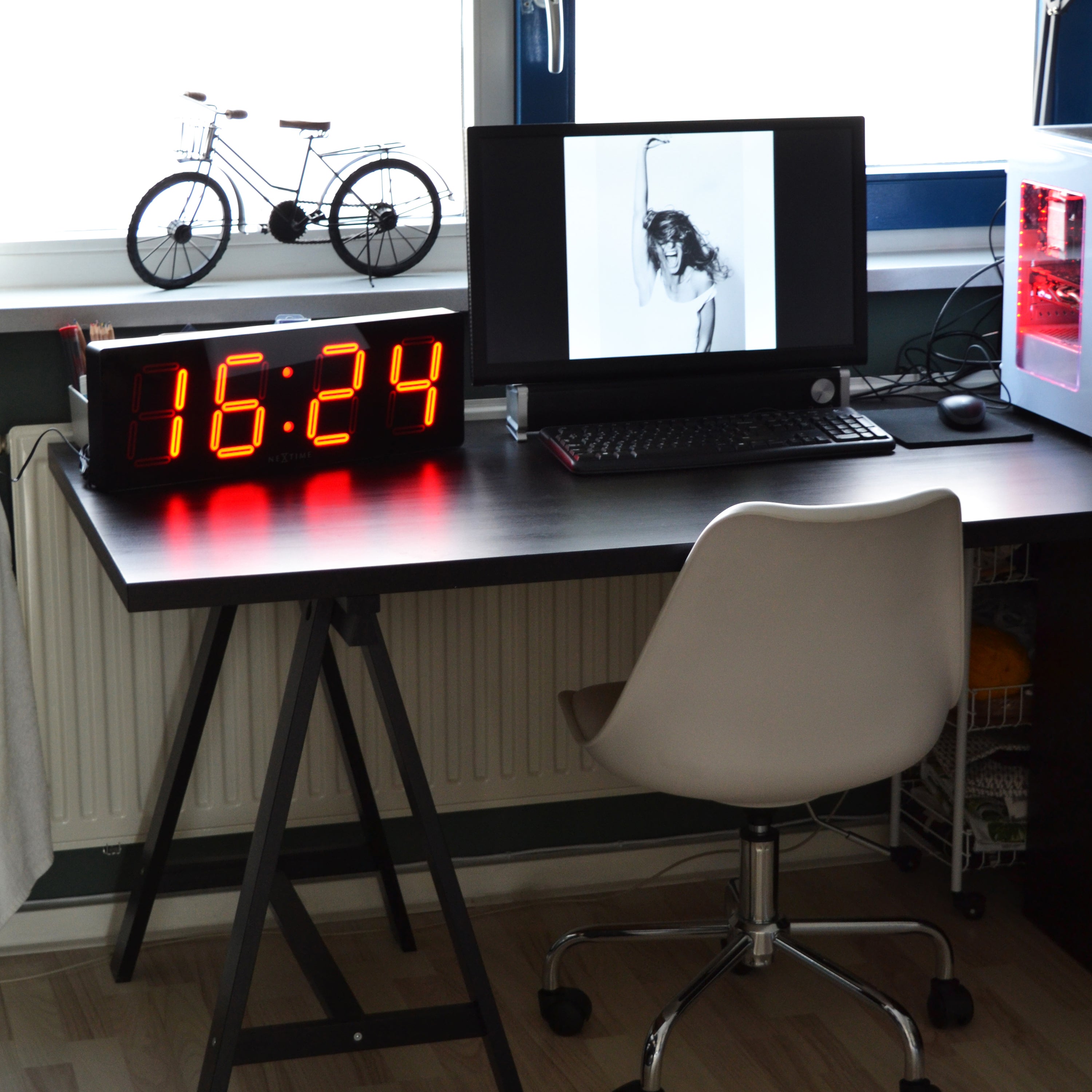 NeXtime Big D Digitale Wandklok 51,5 x 51,5 cm