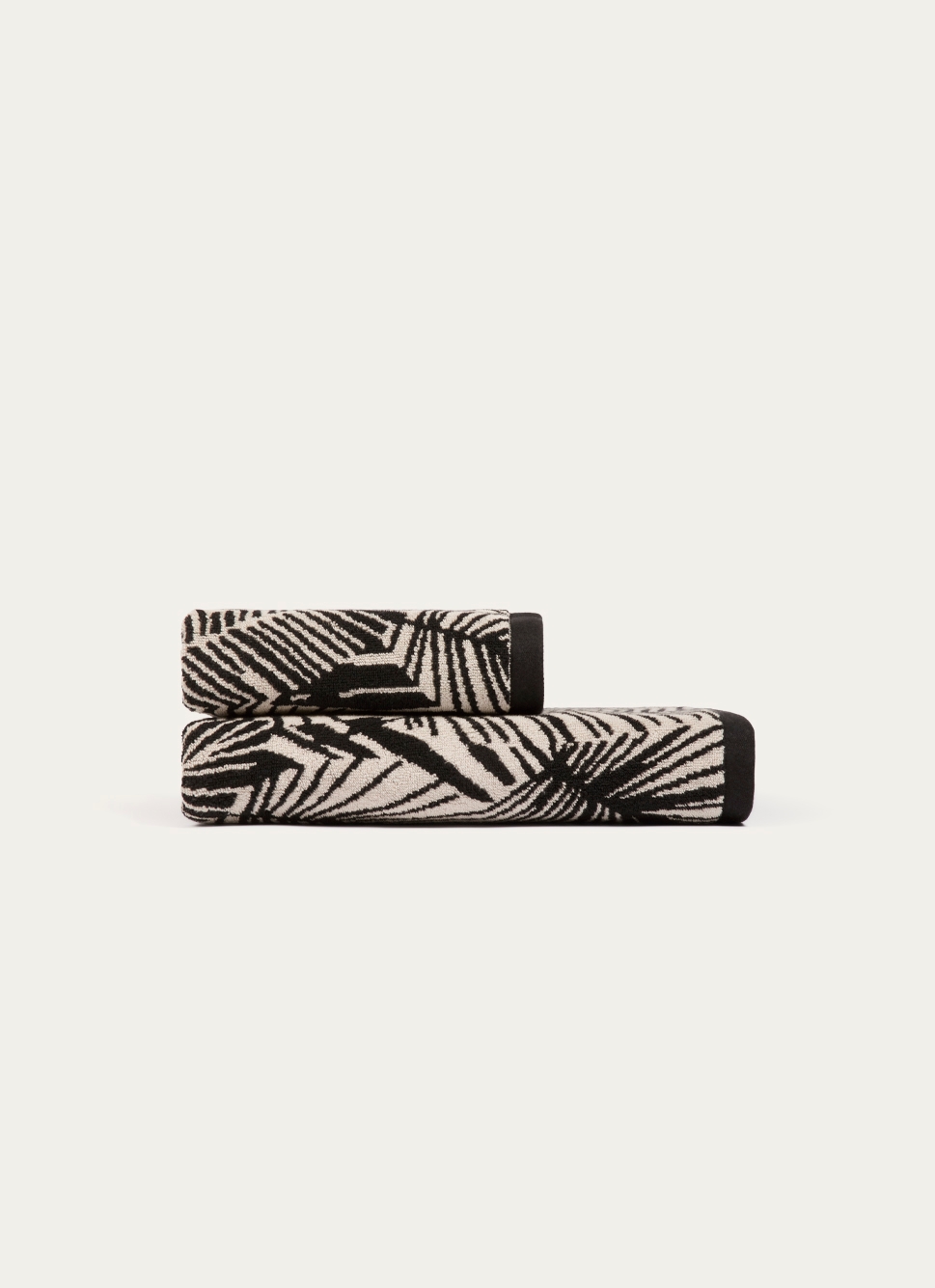 SERVIETTE DE TOILETTE EN JACQUARD MOTIF FEUILLES Noir