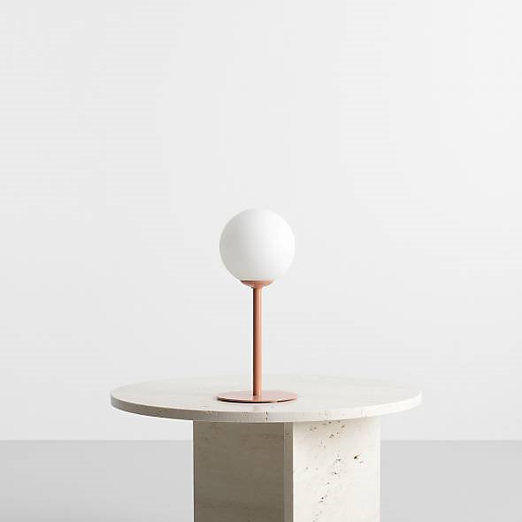 Lampe de table en métal avec globe en verre Pinne corail - Aldex