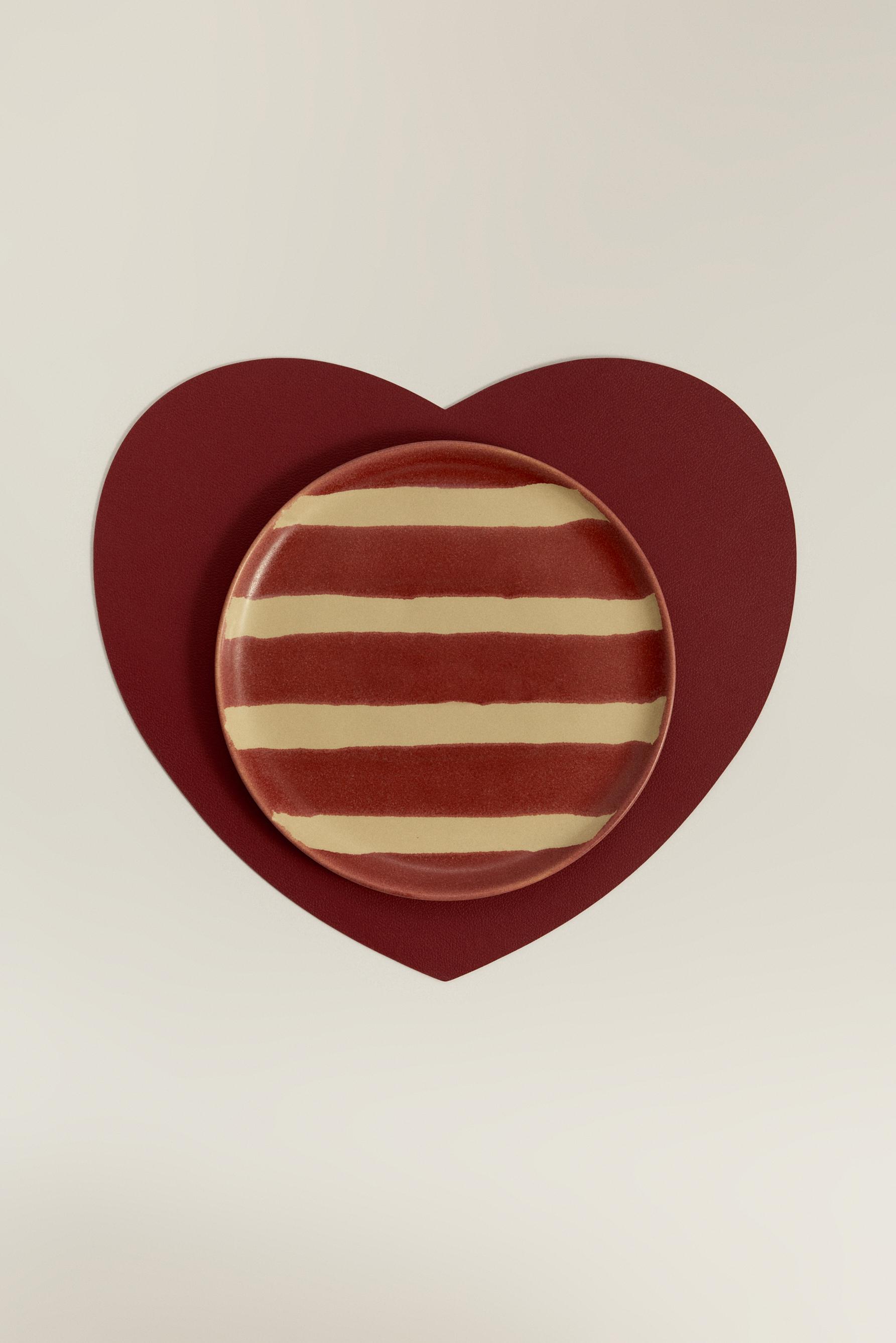 Salvamantel corazón piel 35 x 31 cm