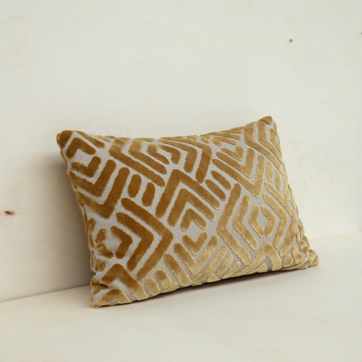 MAINTENANT - Coussin en velours jacquard doré et gris 40x65