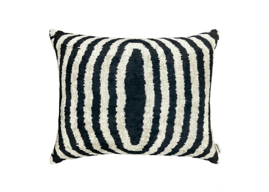 - Housse de coussin velours soie ikat  40x50 noir