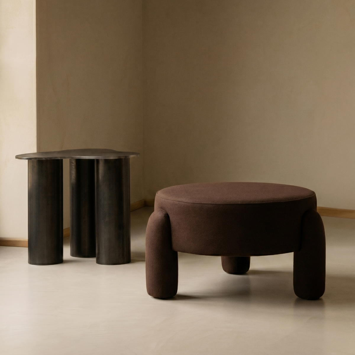 Pufa OLLERA w tkaninie czekoladowa 65x65x36 cm
