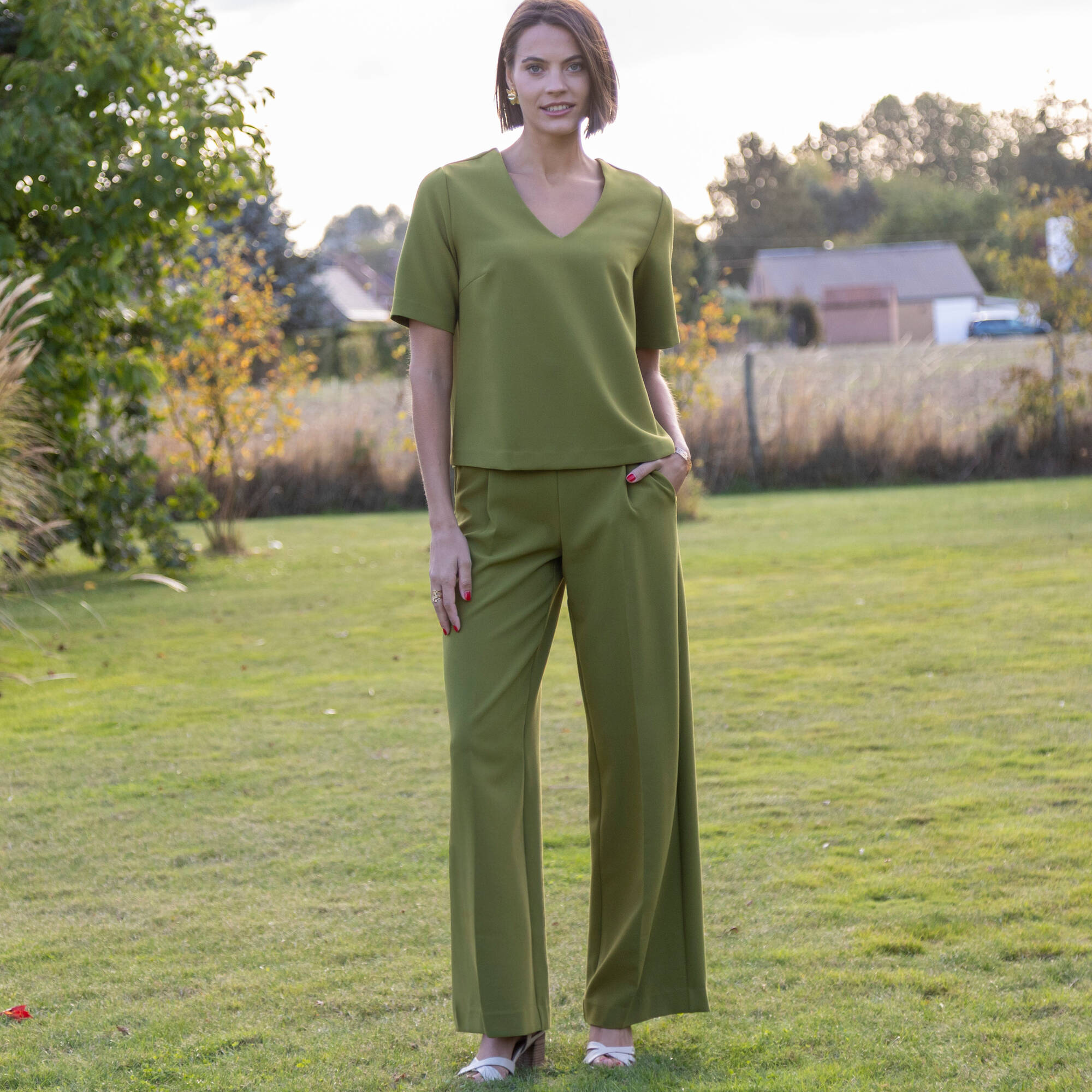 Blouse fluide col V manches courtes, unie