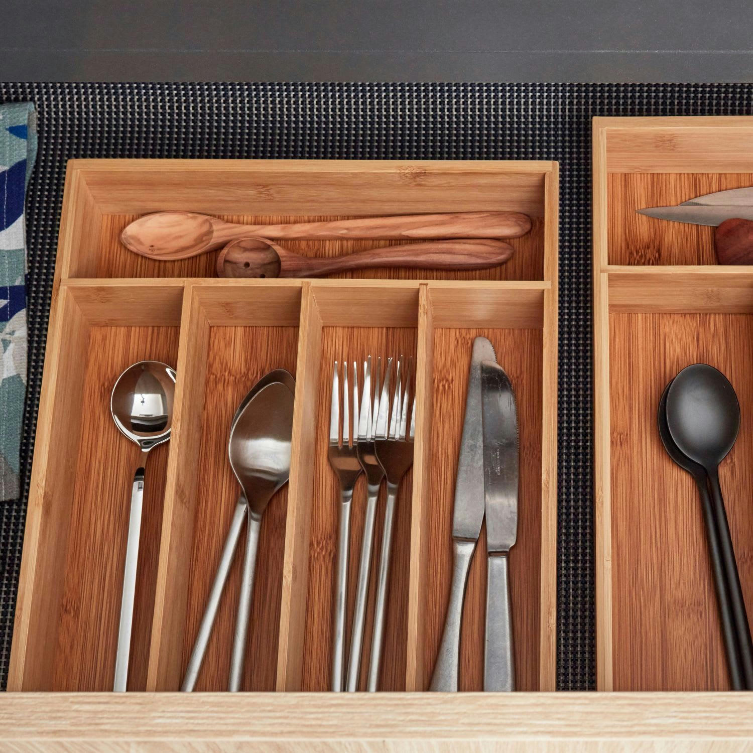 - Range-couverts avec 5 compartiments en bambou 39x41x7cm