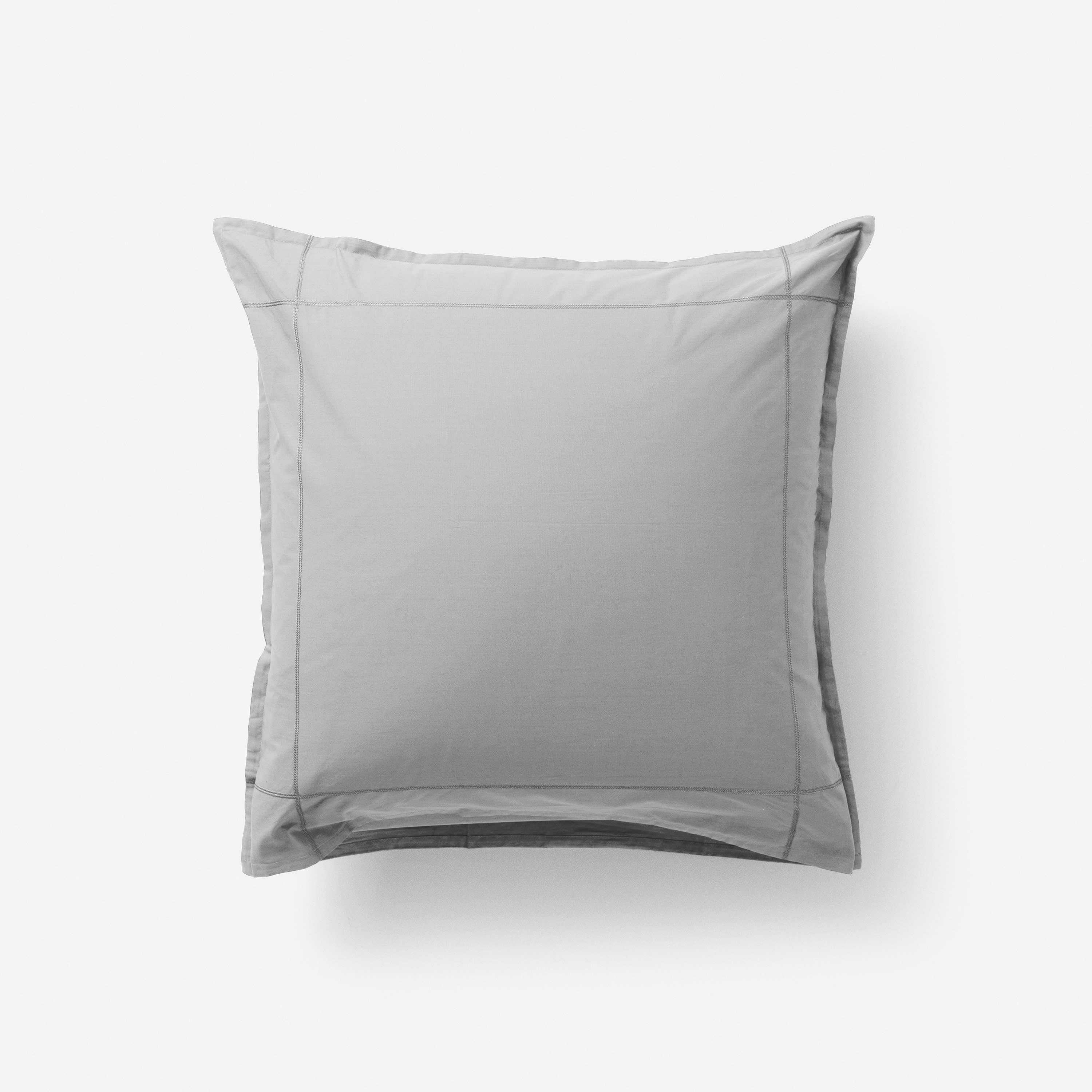 NEO - Taie d'oreiller carrée percale de coton uni brodé gris 64 x 64 cm