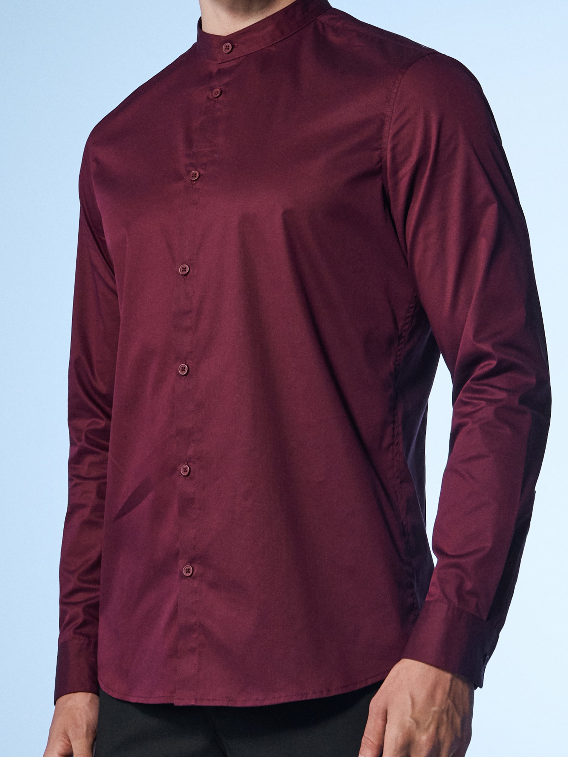 Gładka koszula slim fit ze stójką