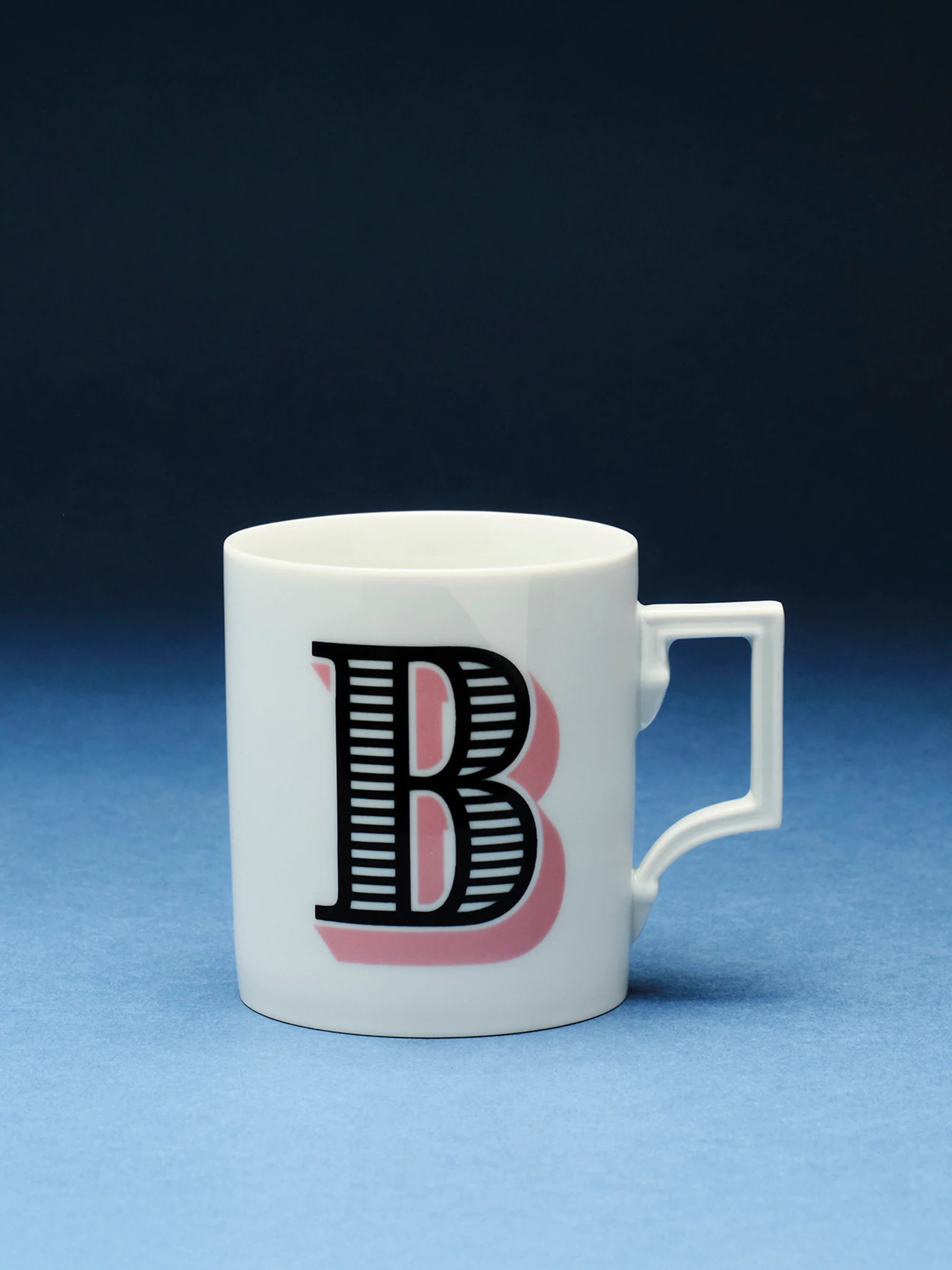 Westwing x MEISSEN, Handgefertigte Tasse Initials mit Dekor-Motiv