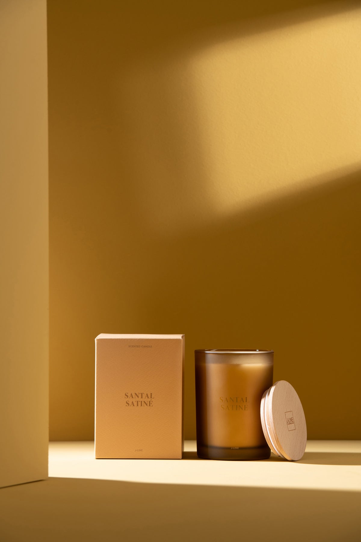 J-Line geurkaars Accords Essentiels - Santal Satiné - glas - geel - 38U
