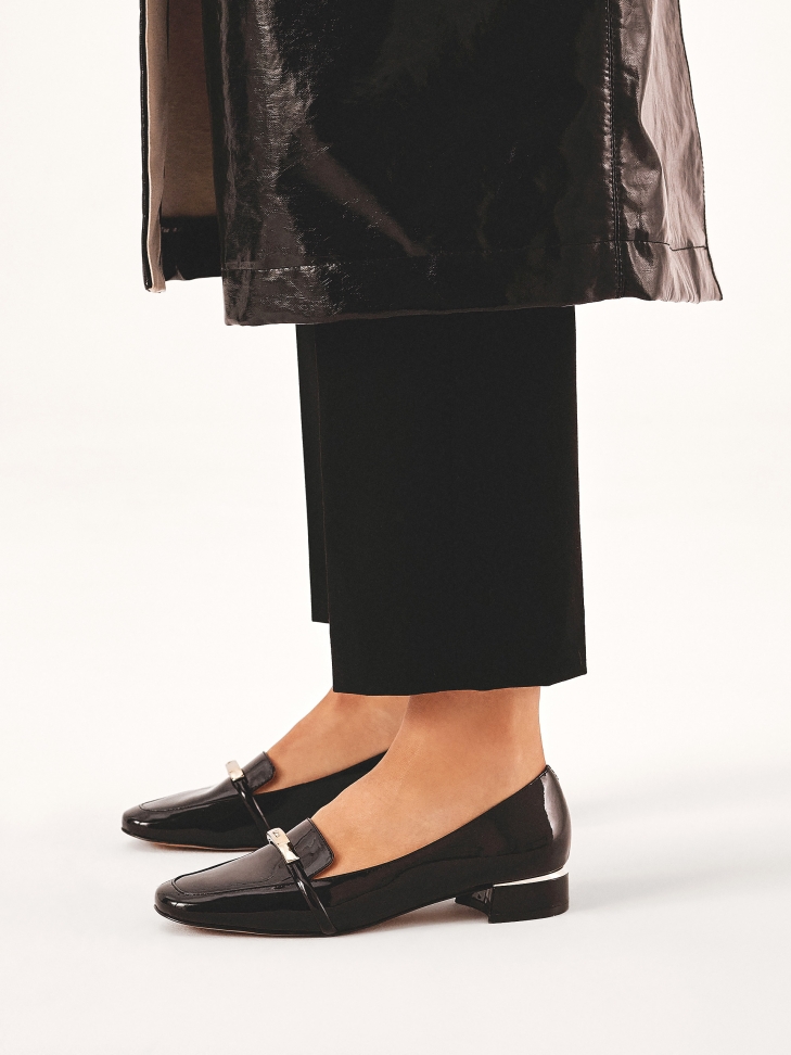Flat patent leather pumps