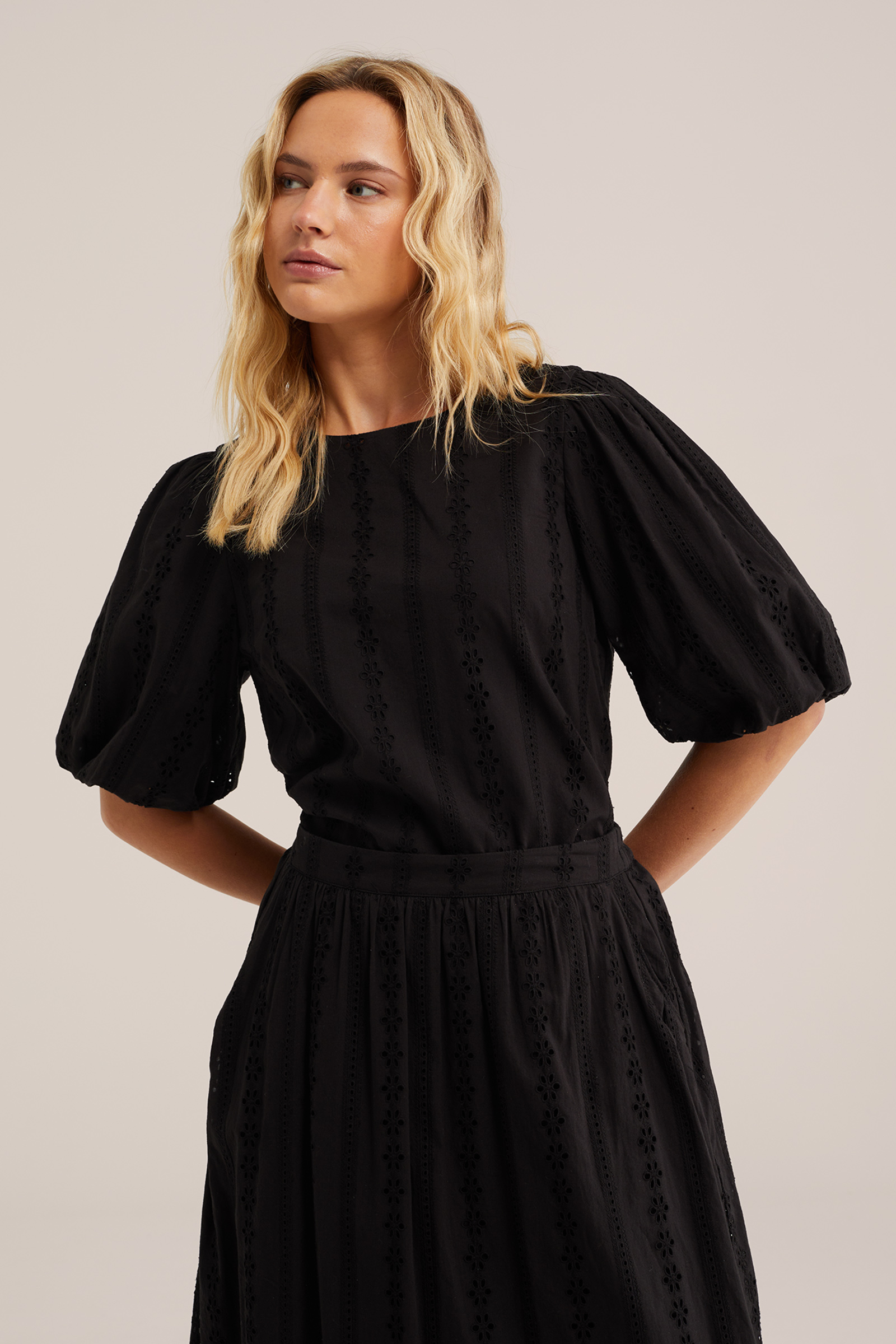 Dames blouse met broderie anglaise