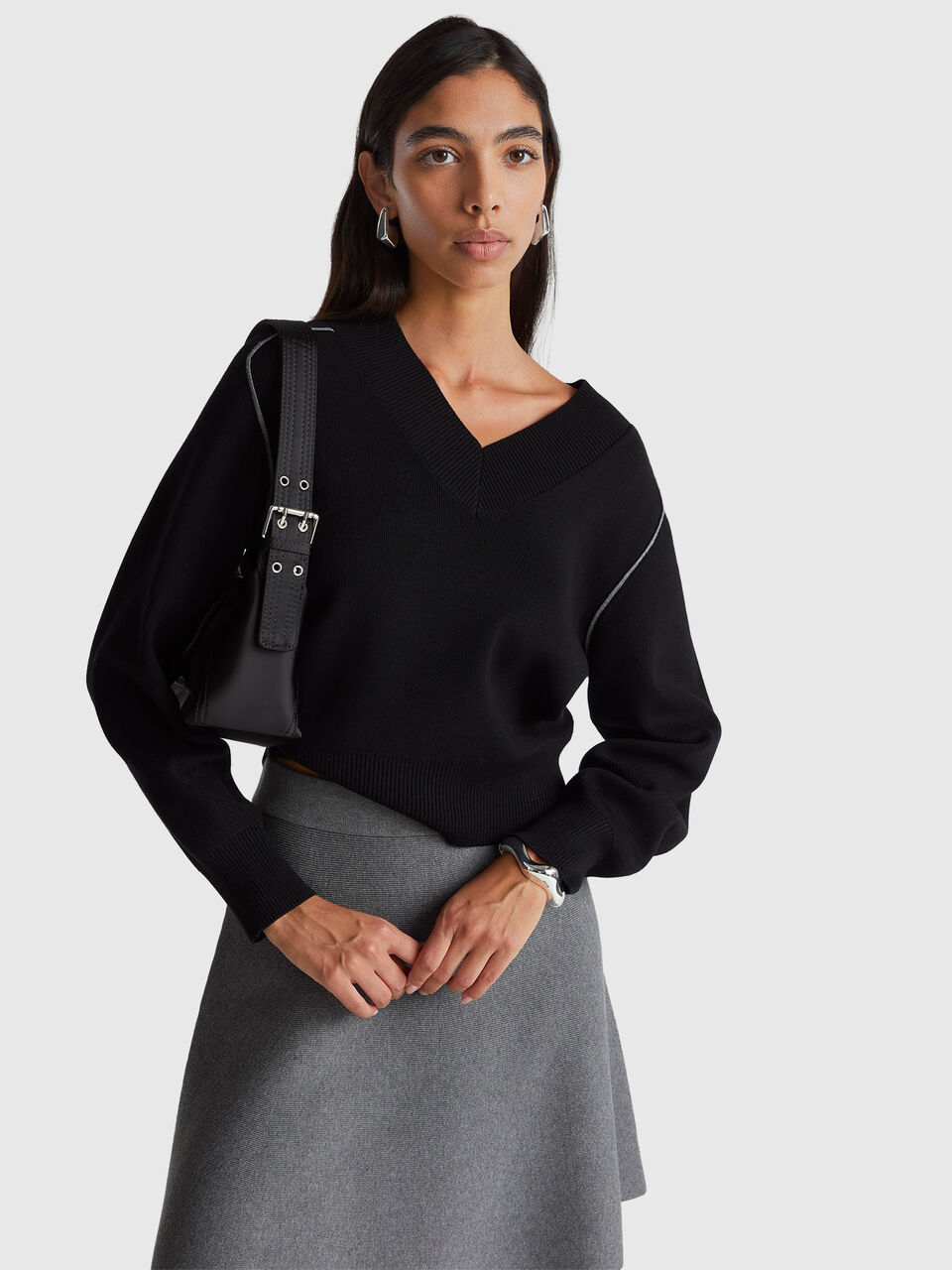 Boxy fit sweater with V-neck