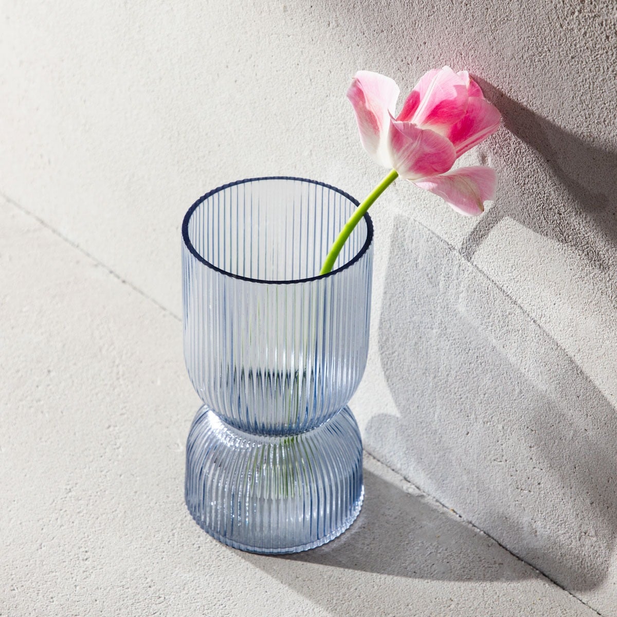 Wazon LIMPID szklany prążkowany błękitny 20 cm