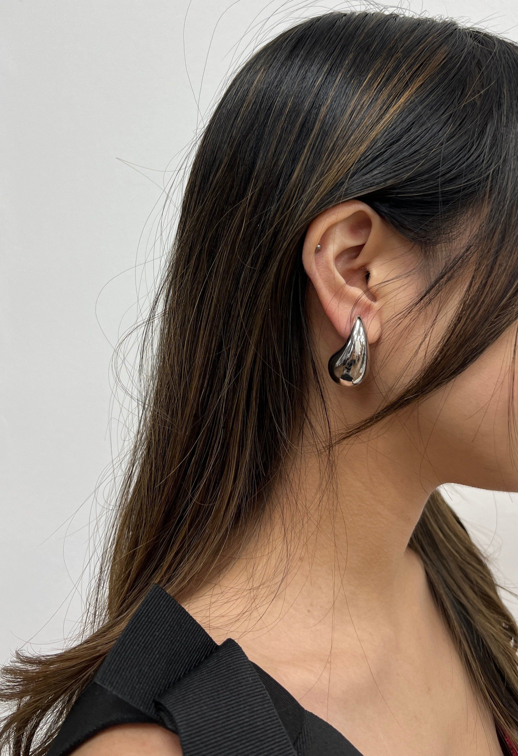 SVNX Chunky Droplet Earrings in Silver