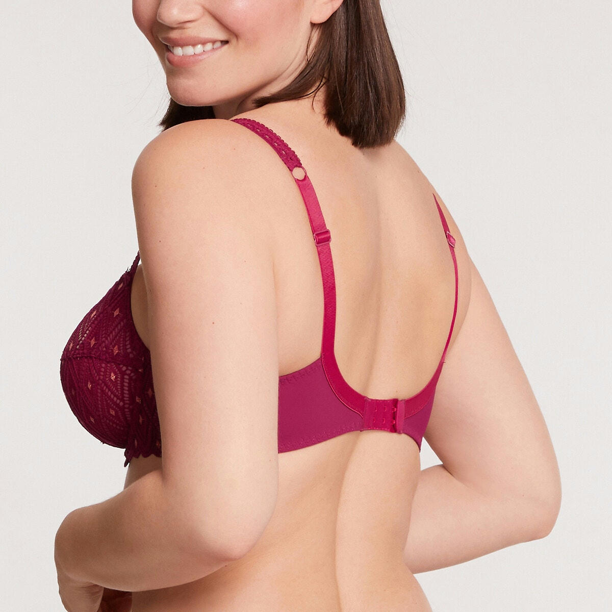 Soutien-gorge emboîtant, Amélia