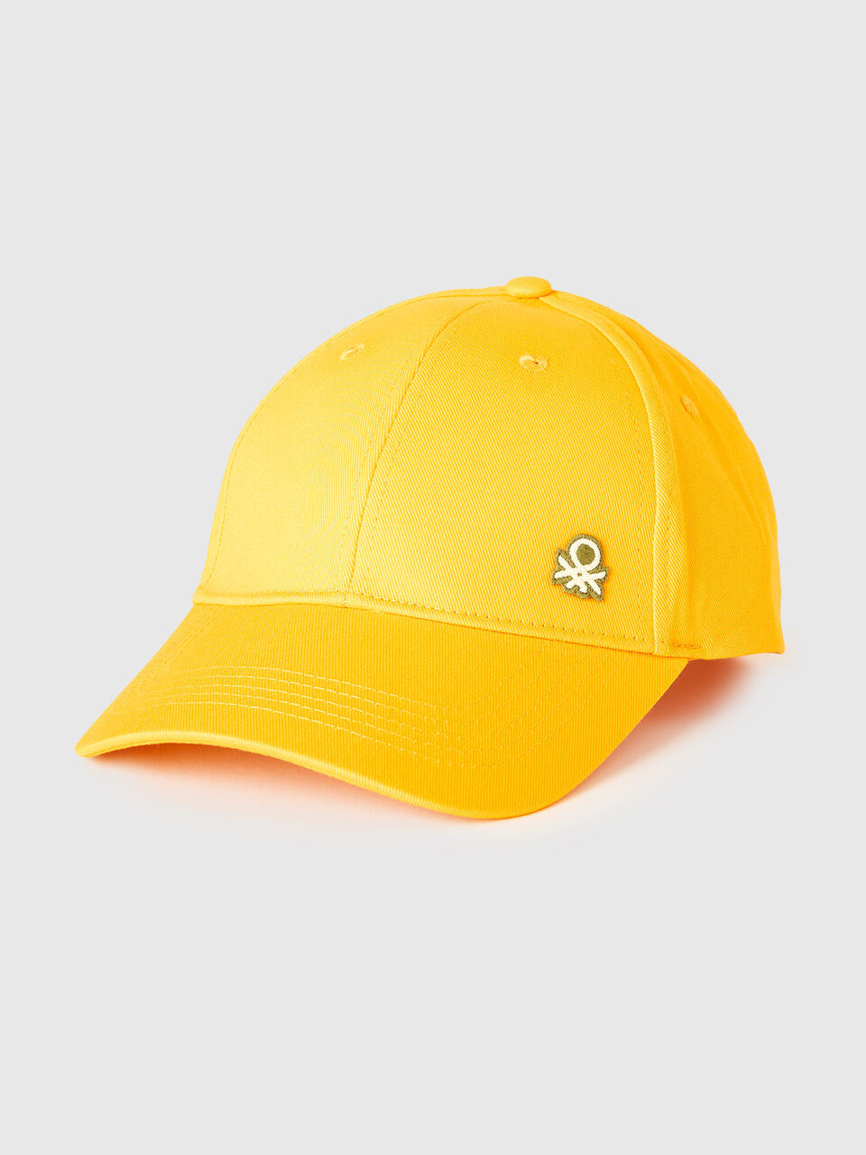 Baseball cap with logo