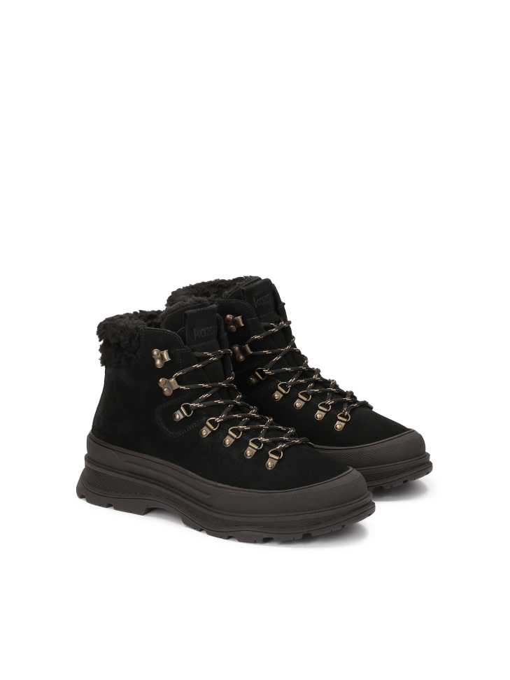 Lace-up snow boots made of black suede