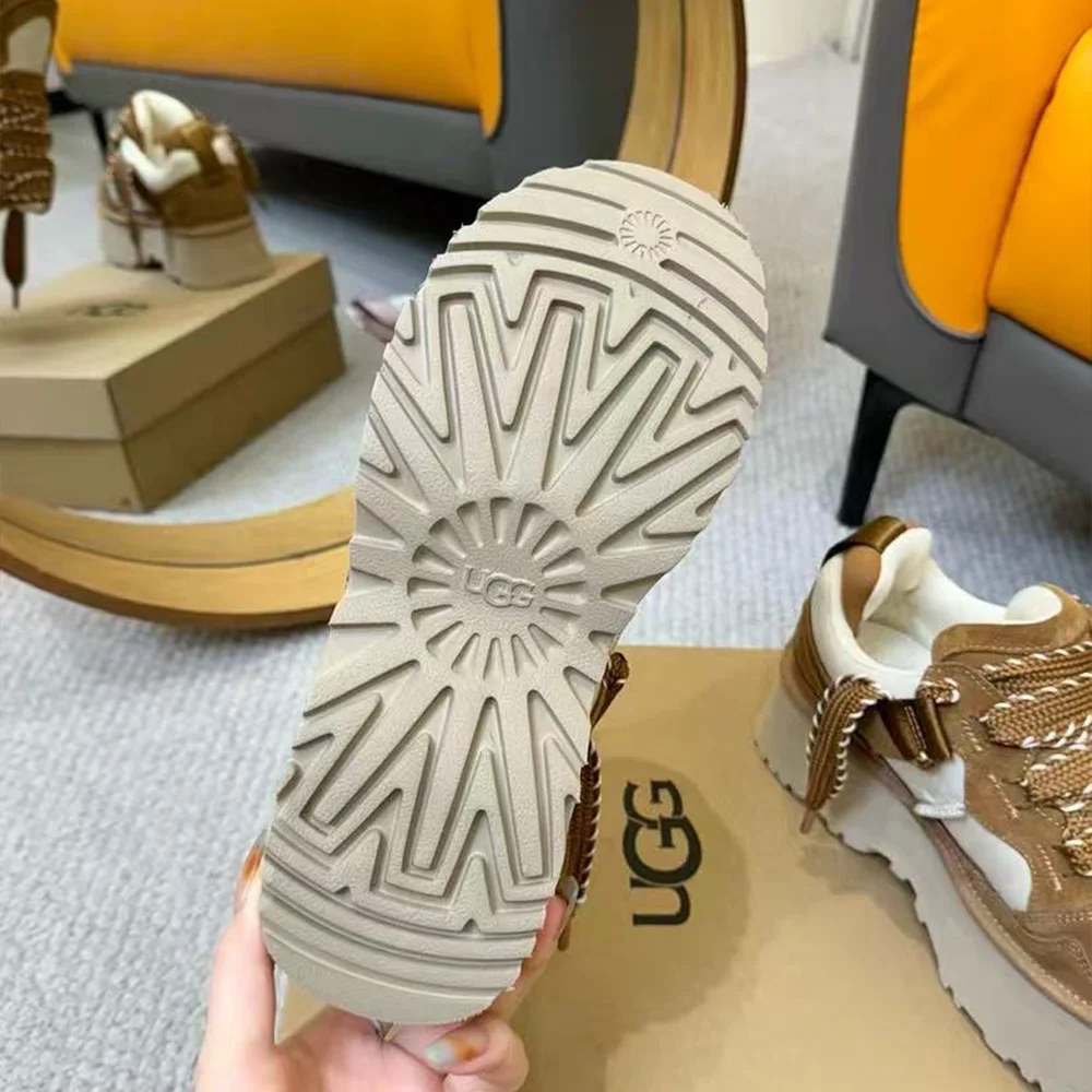 UGG Astromel