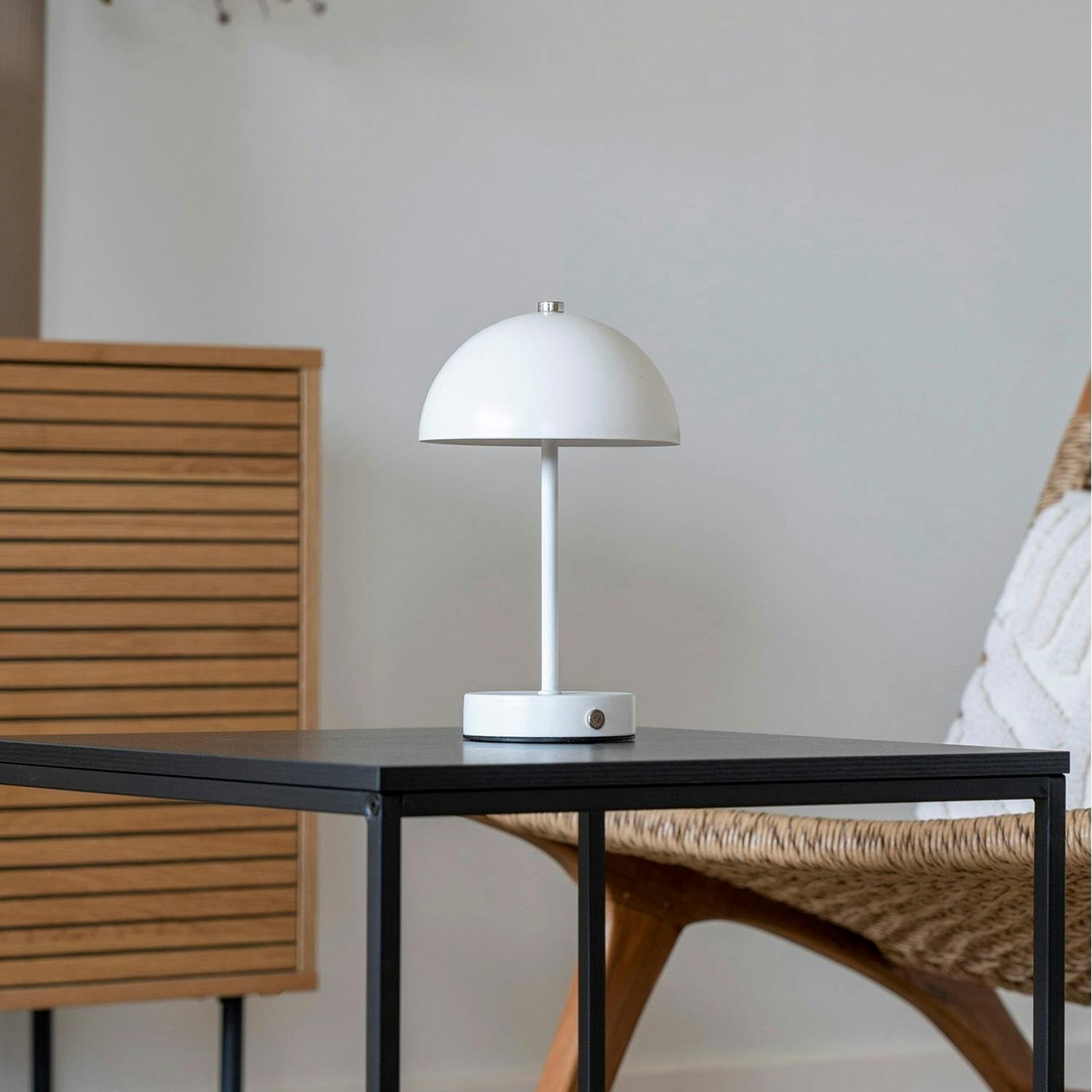 Lampe de table rechargeable en métal blanc SILE