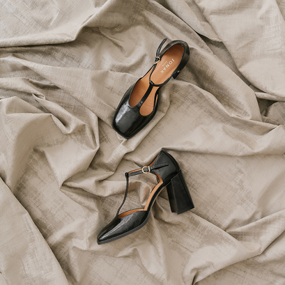 Salomés à talons hauts et bouts carrés a...en cuir brillant noir | VALLON