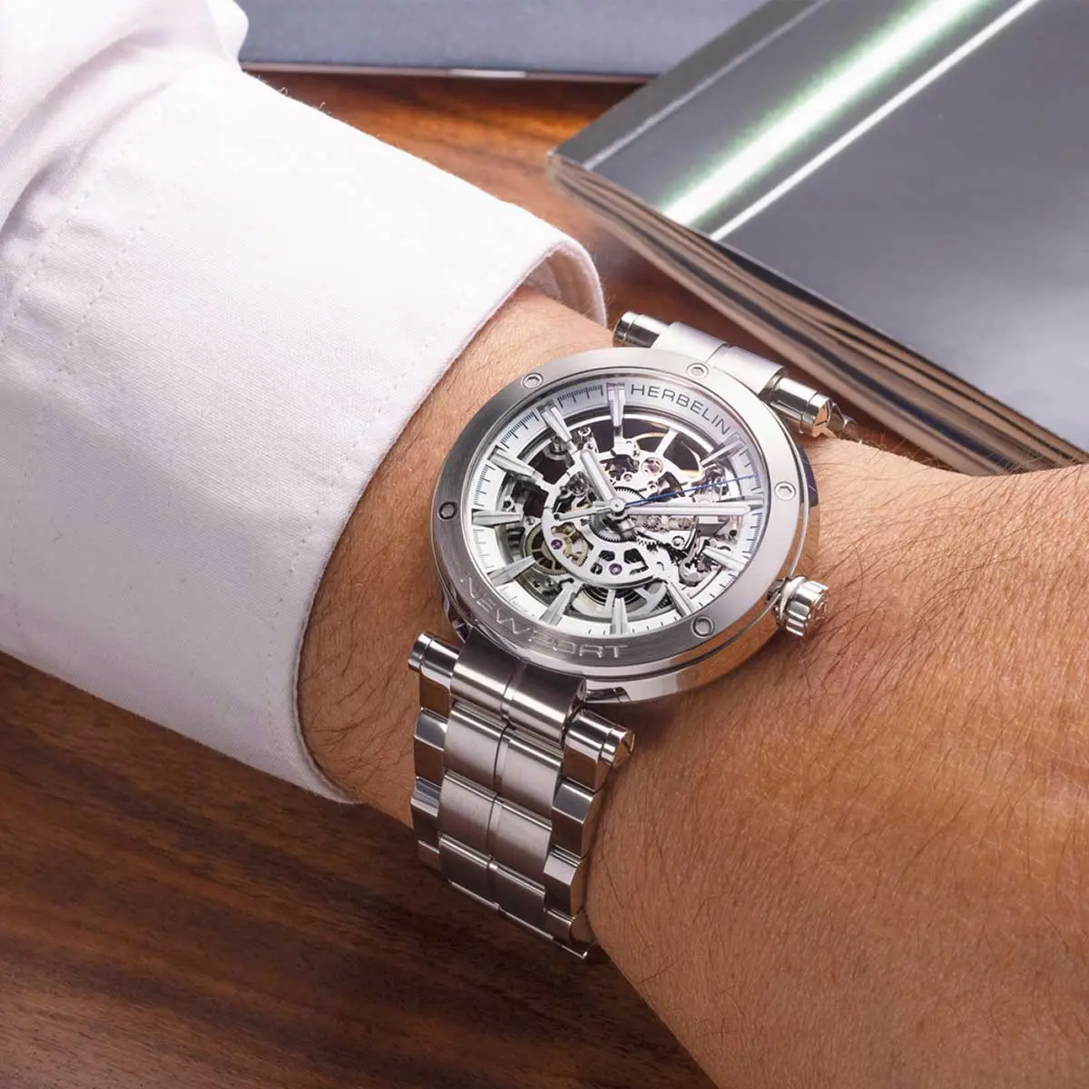 NEWPORT – SQUELETTE AUTOMATIQUE – ACIER