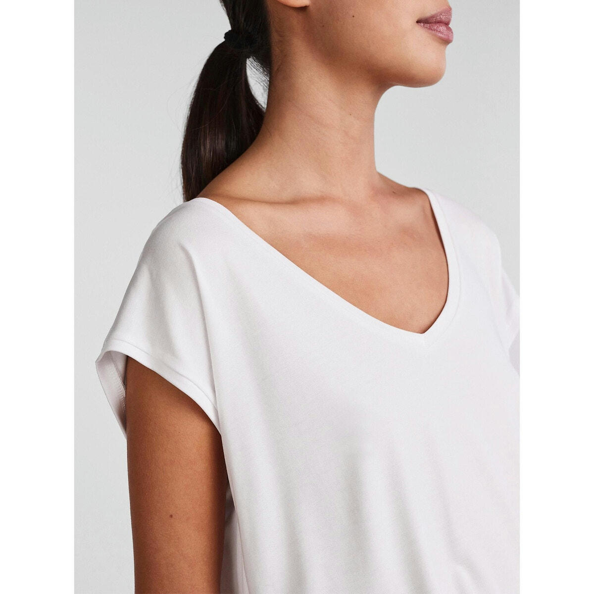 T-shirt, col V