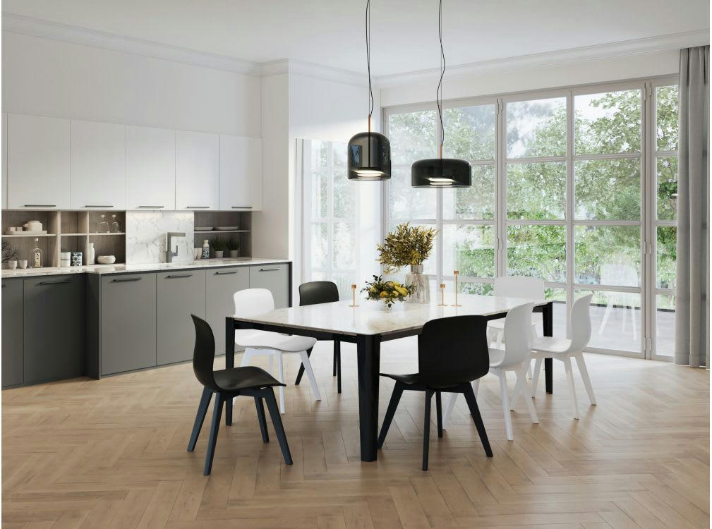 LOLY - Lot de 2 chaises noires design avec pieds en bois teinté