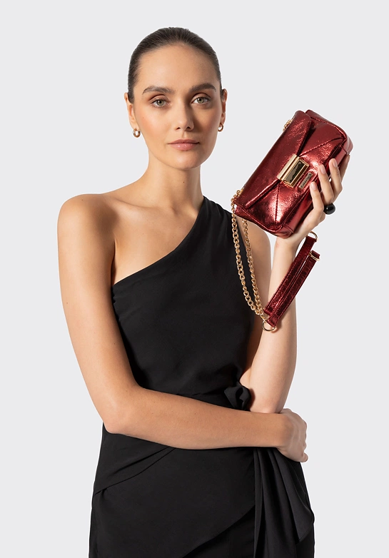 Minitorebka crossbody z połyskującej ekoskóry czerwona