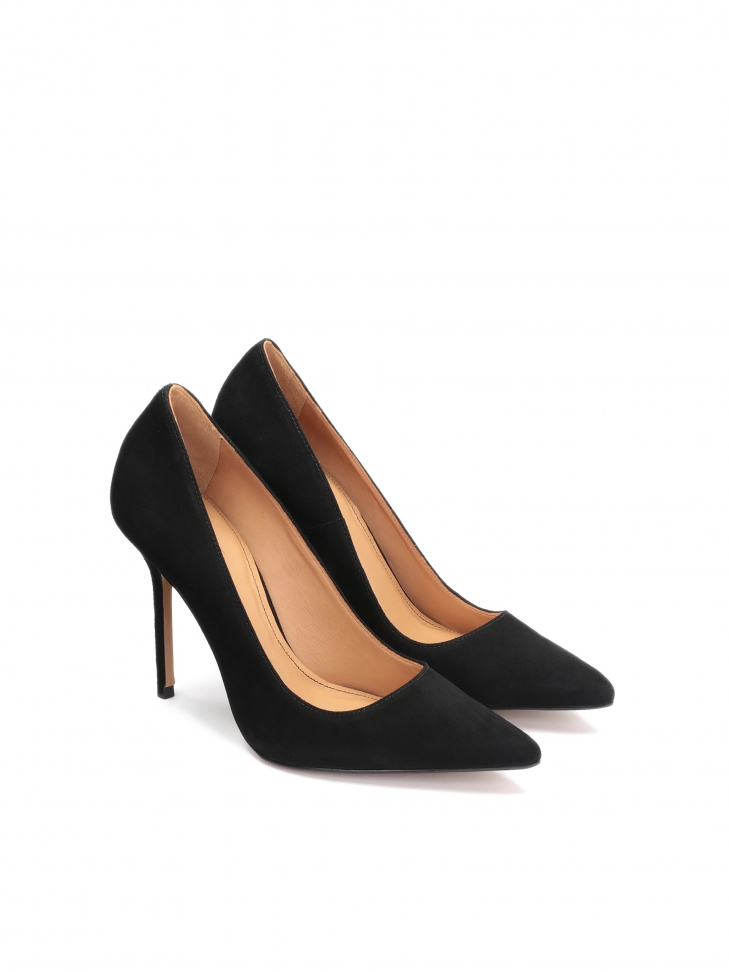 Black pumps on a sleek heel
