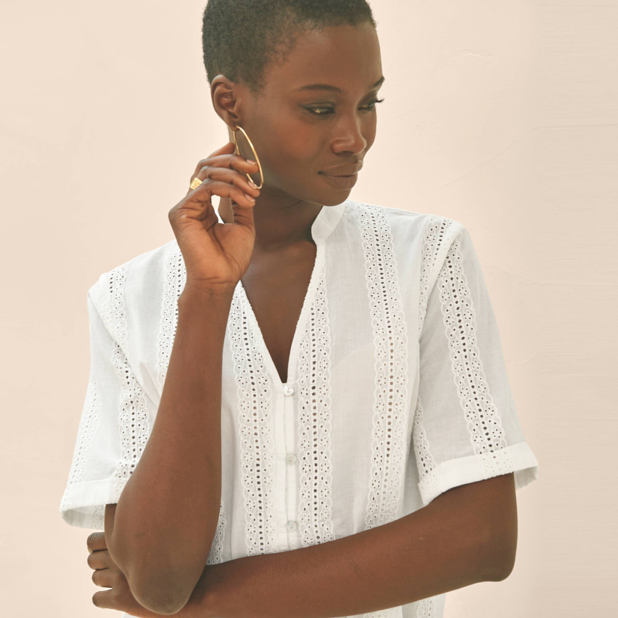 Chemisier col tunisien en broderie anglaise, manches courtes