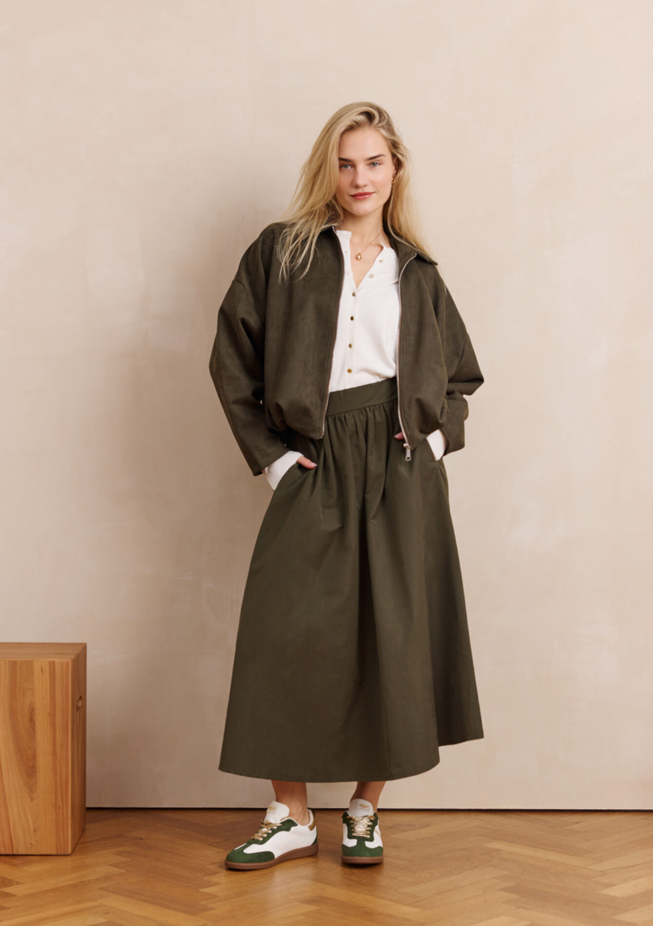 Lange rok met plooitaille