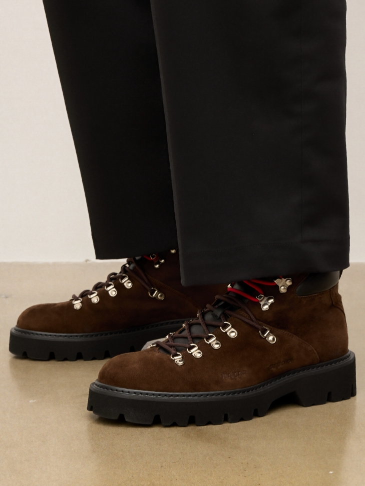 Brown boots with trekking lacing