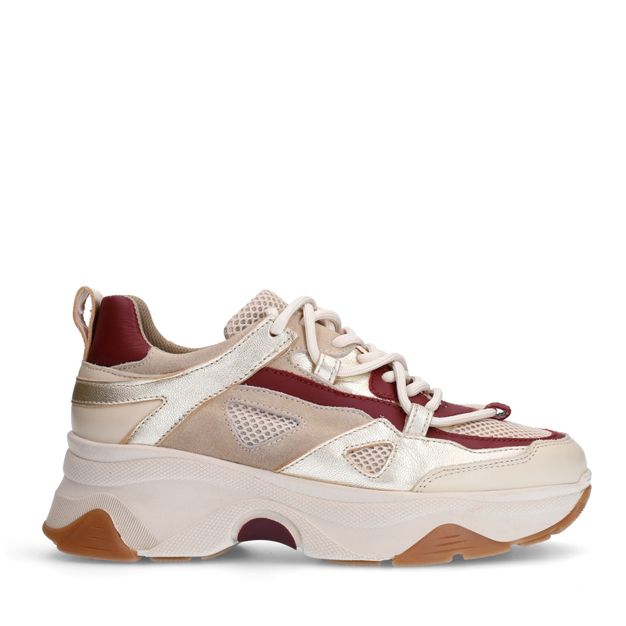 Beige sneakers met burgundy details
