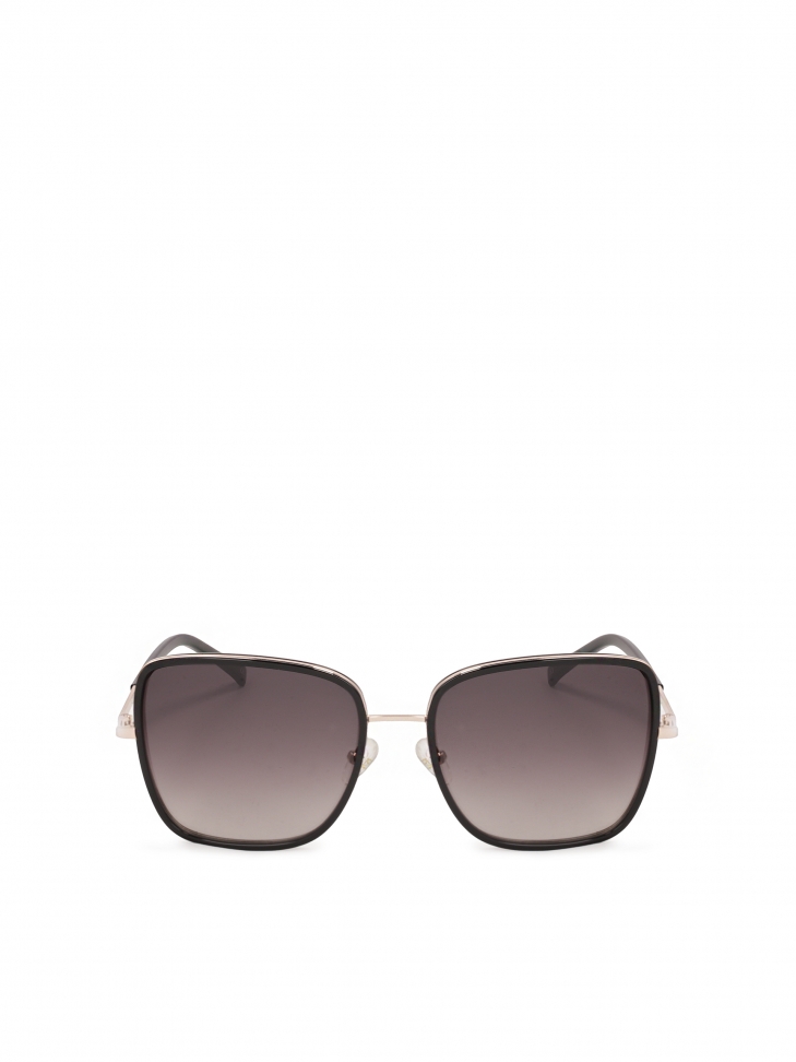 Sunglasses with square metal frame