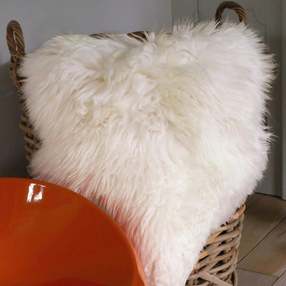 - Tapis en peau de mouton blanche naturelle 65 x 105 cm