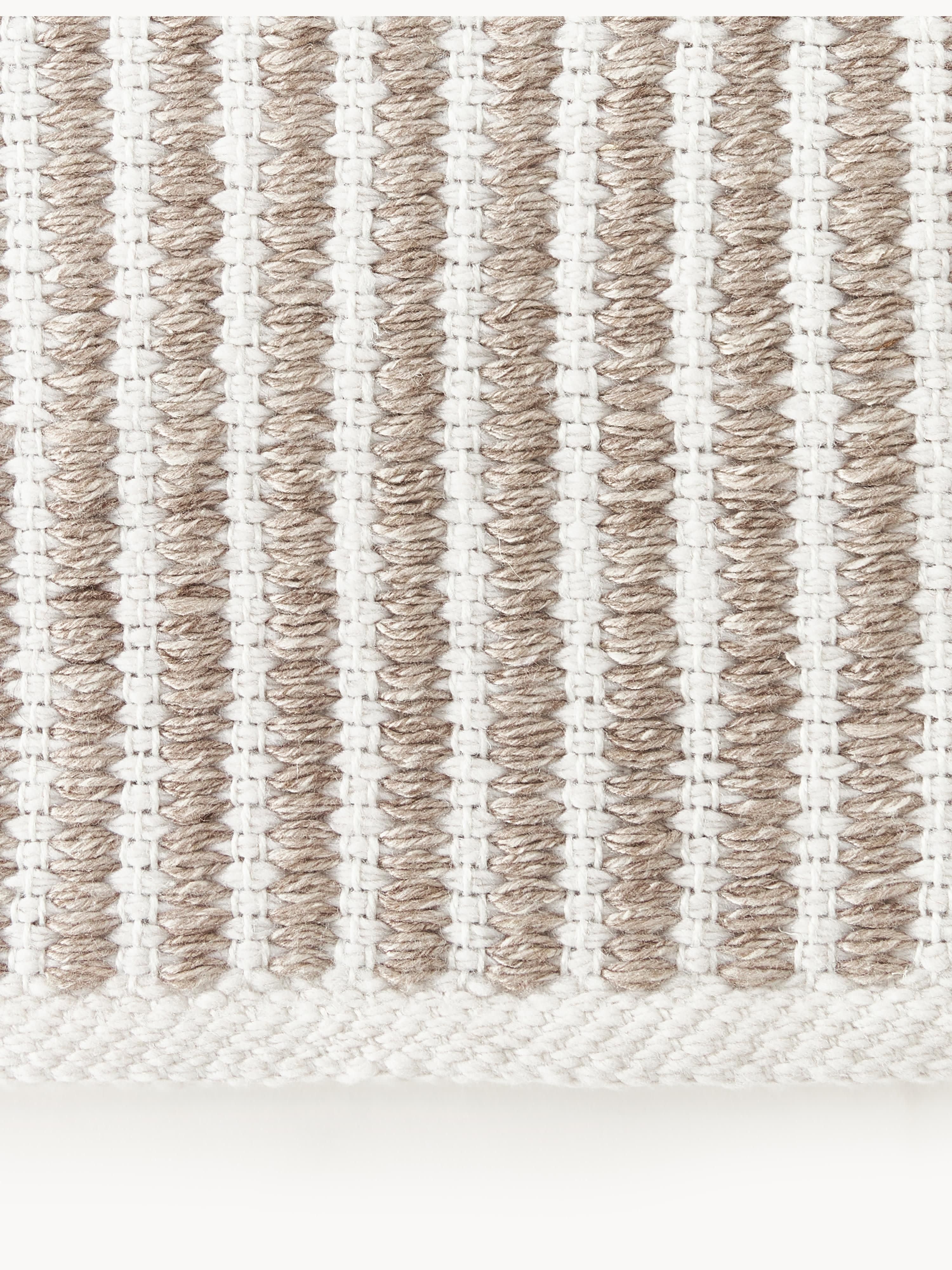 Gestreifter Outdoor-Teppich Turner, handgewebt