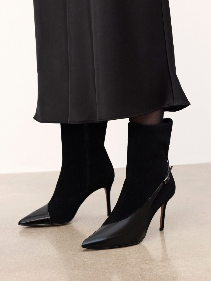 Elegant boots in suede and patent leather