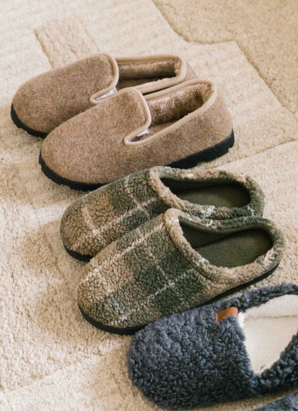 CHAUSSONS EN FEUTRE DOUX CONTRASTÉE MARRON