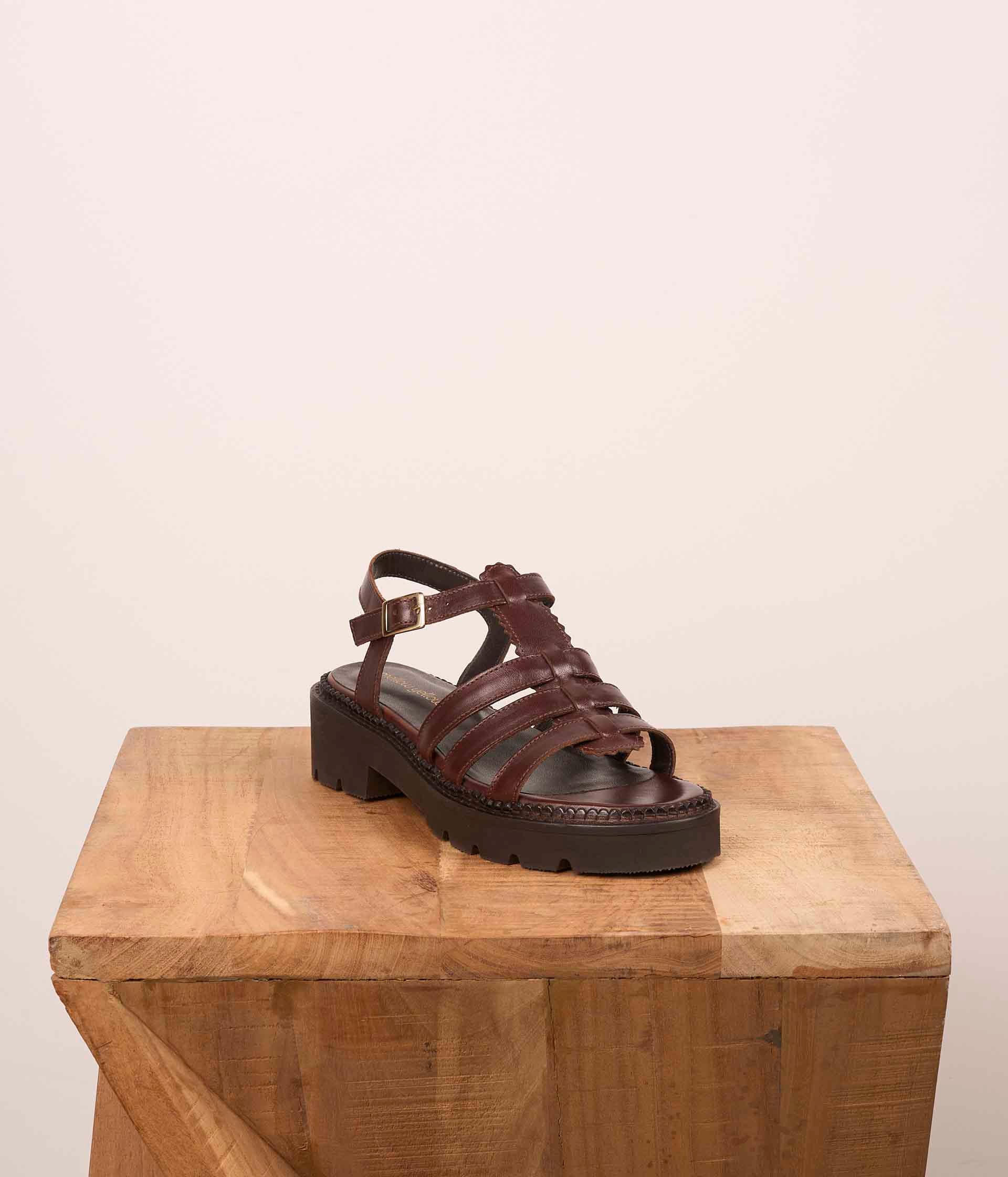 Sandales en cuir marron Isidole