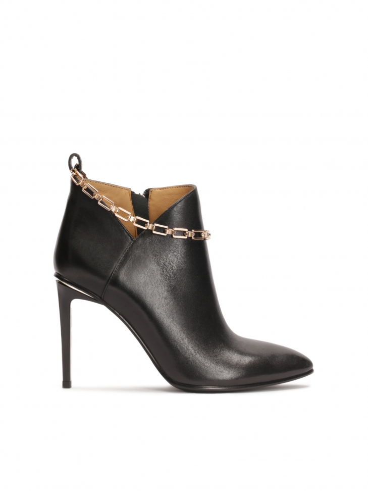 Phenomenal boots on a slender stiletto heel with a striking chain at the ankle