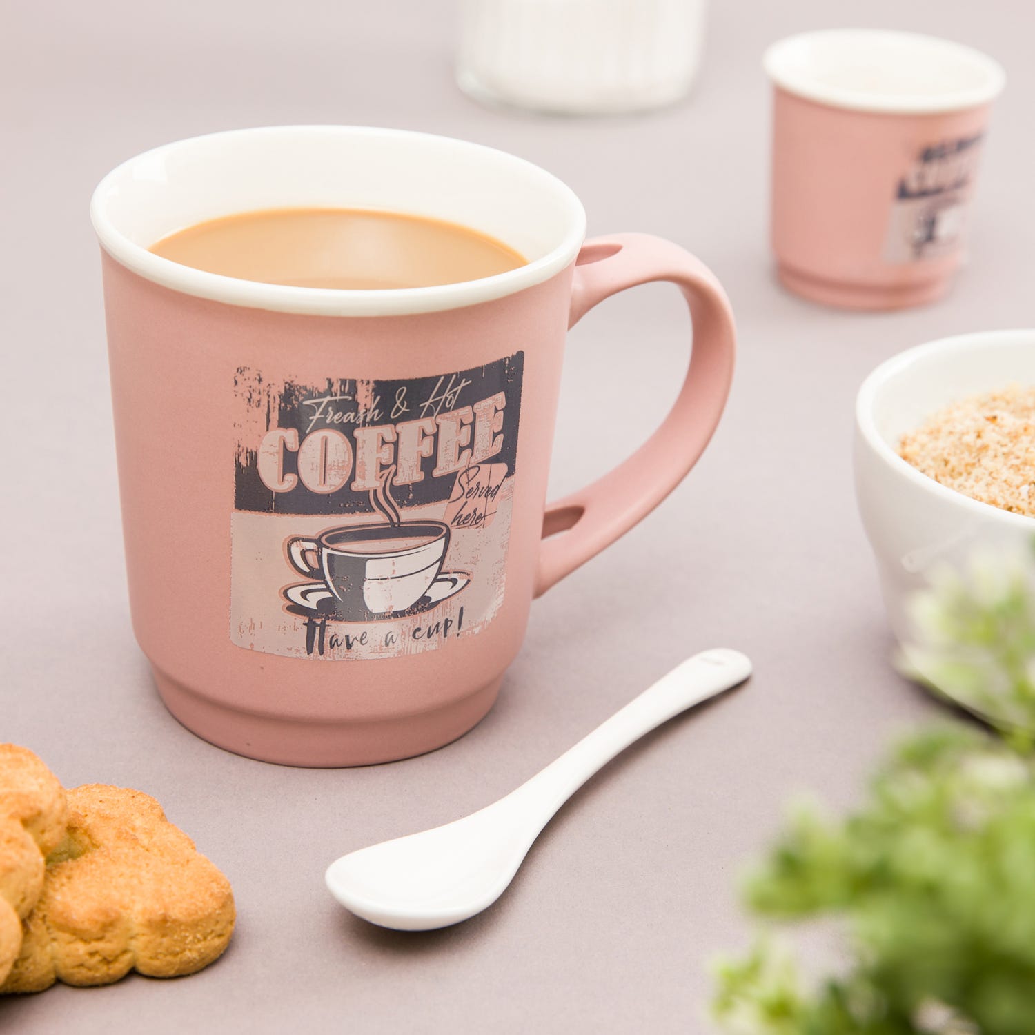 Tazza mug conica 400 ml con cucchiaino in porcellana malva