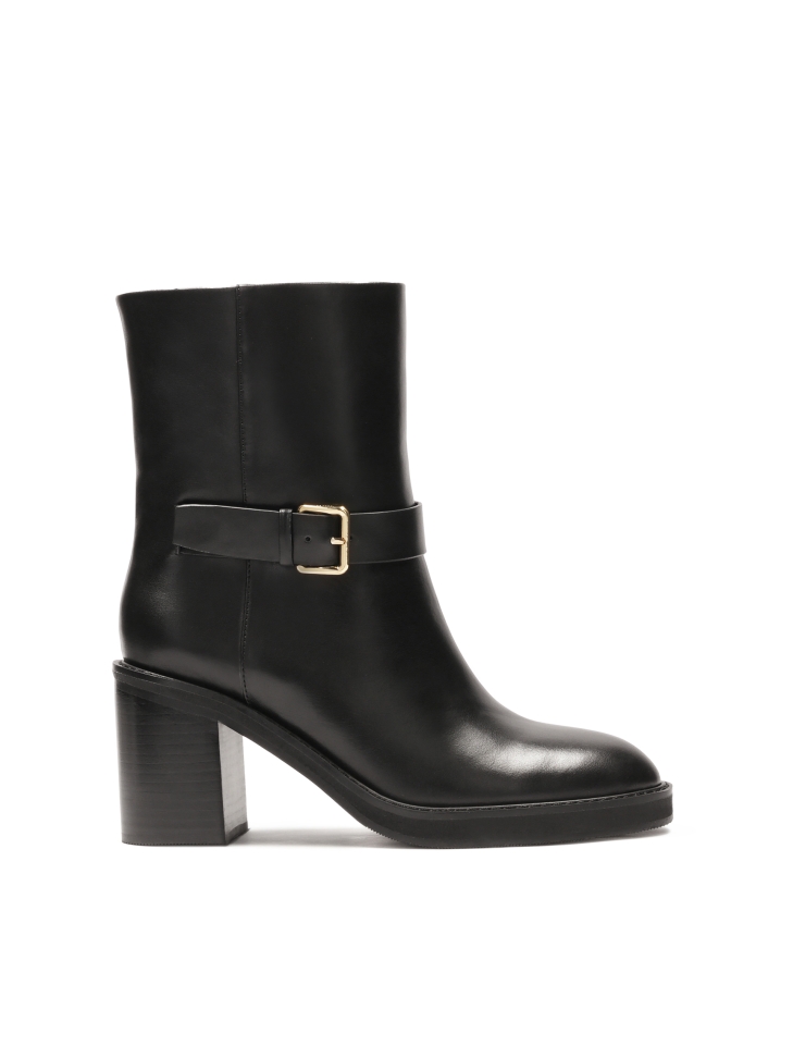 Leather slip-on boots with a wide heel