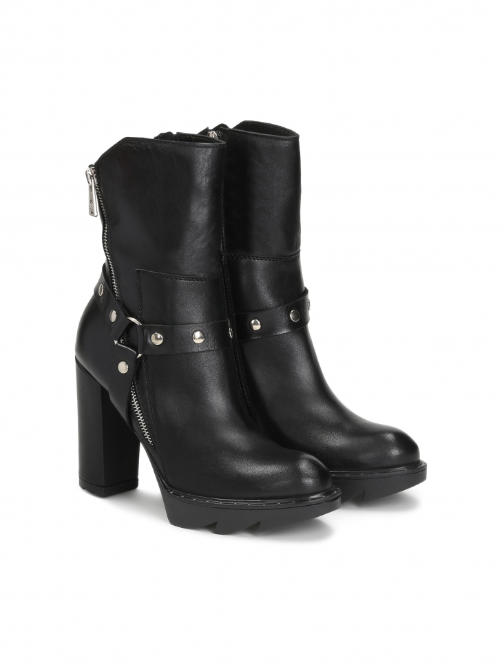 Ladies' black boots