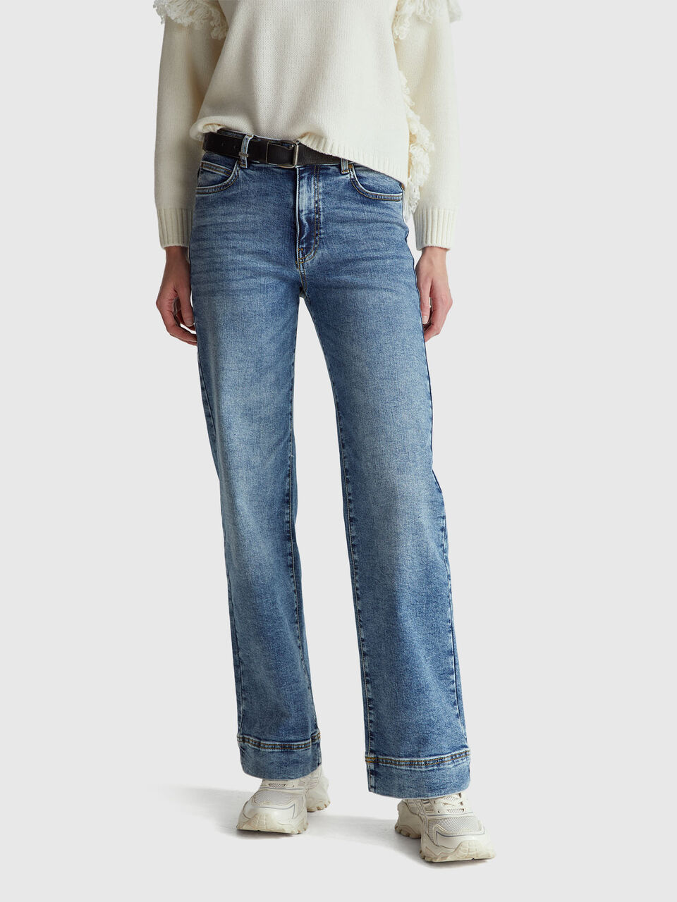 Flared jeans in recycled cotton