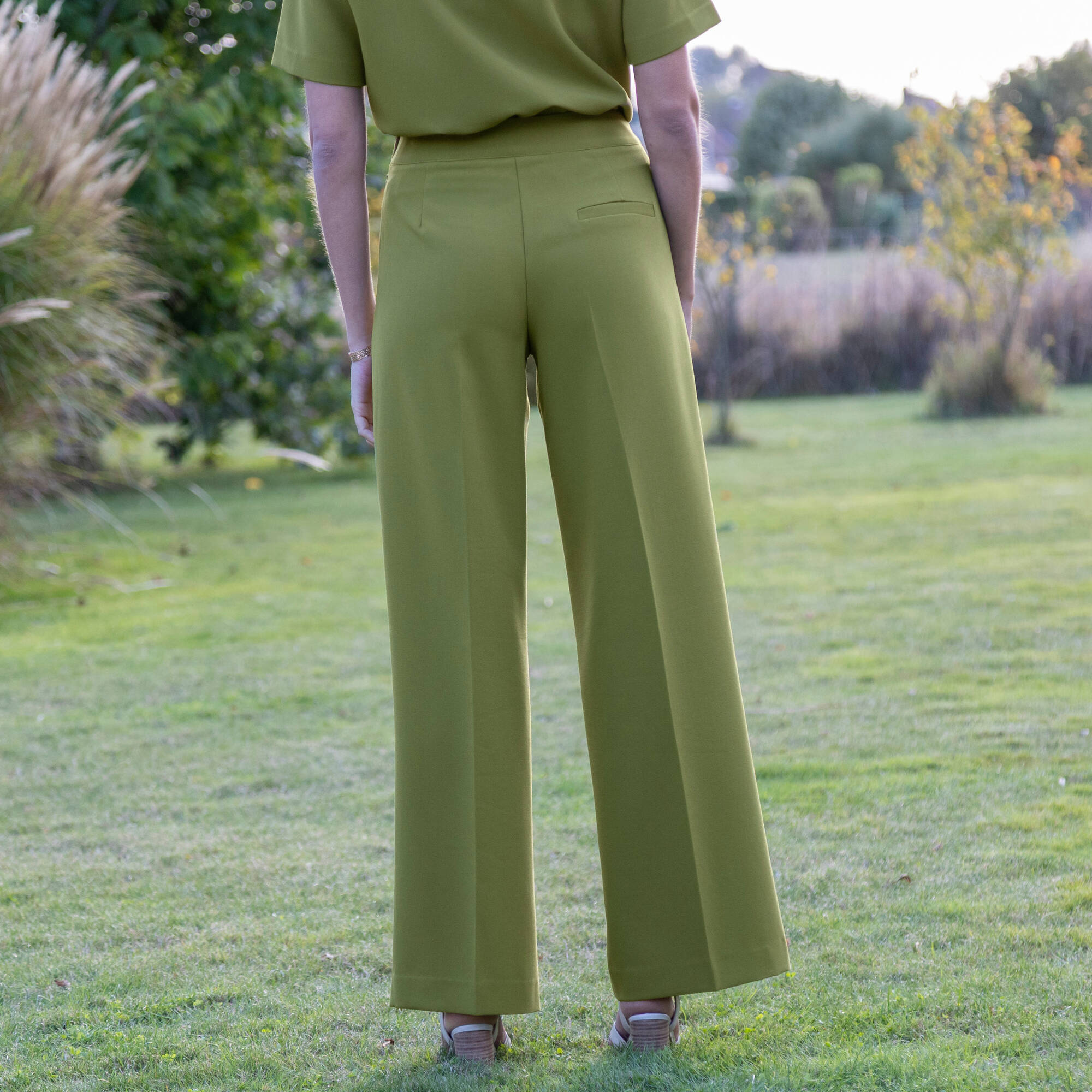 Pantalon large à pinces taille haute, uni