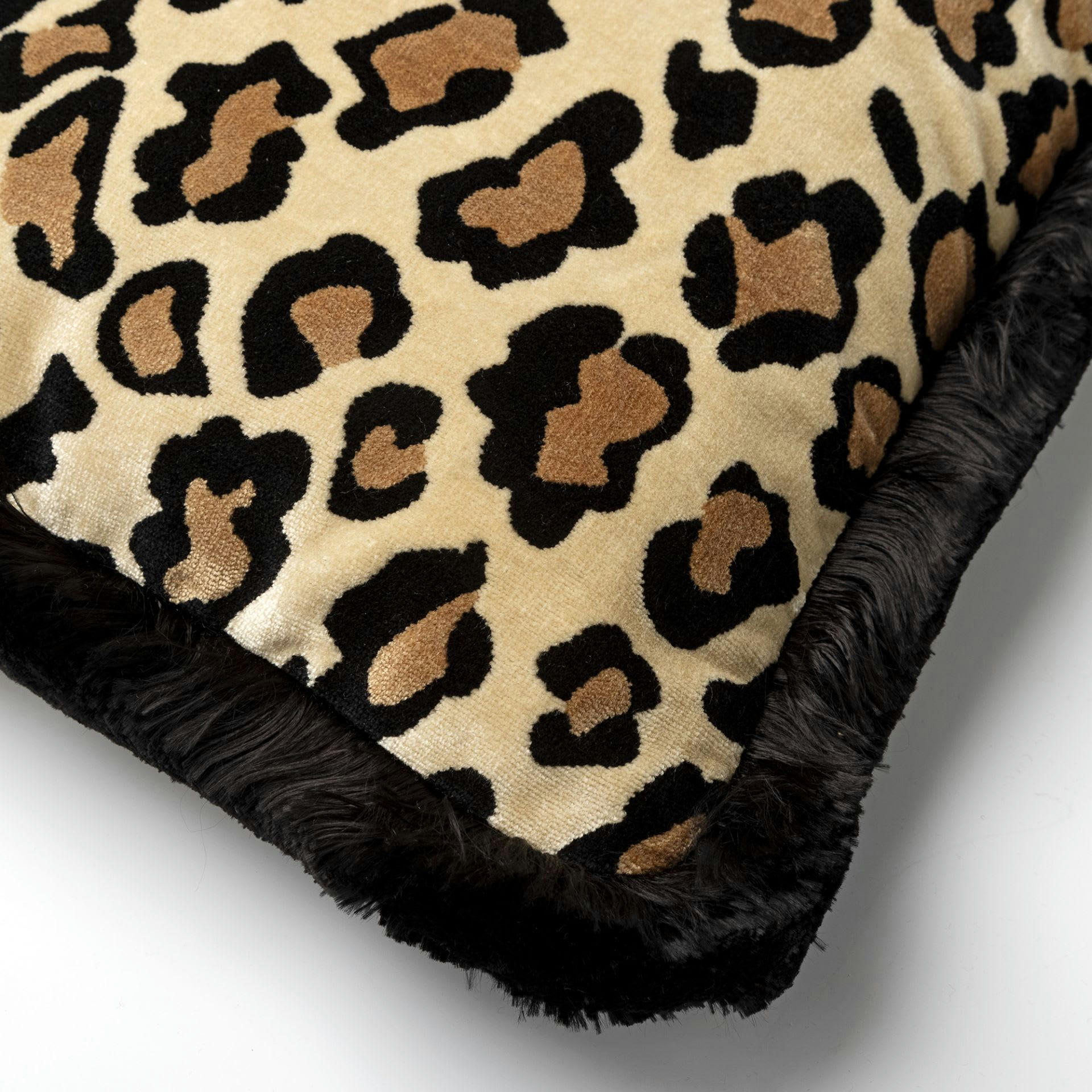 - Coussin beige en velours 45x45 cm avec imprimé animalier