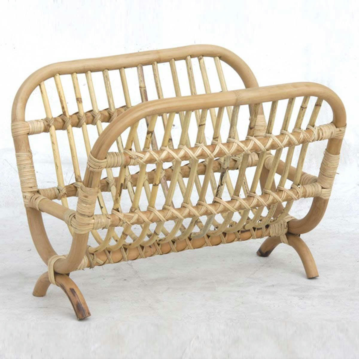 - Porte-revues en rotin